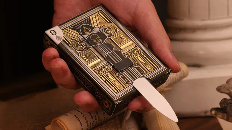 78044 alt5.png Assassin's Creed Legacy (Hidden Blade Black) Playing Cards