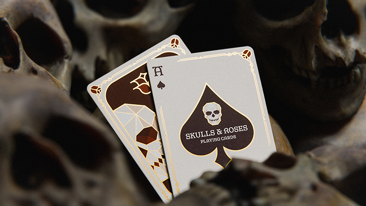 80041 alt1.png Skulls & Roses Playing Cards